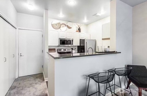 Belltown Condo | Seattle Belltown Penthouse- Parking, Gym, Pool, Spa/99Walk Score