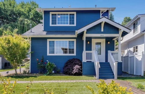 Southeast Magnolia House | Seattle/Gorgeous 4 BR Home/Free Parkingn