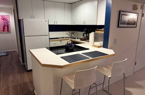 Mid-Beacon Hill Apartment | Seattle HiFi Hideaway | Music & Art Lovers` Dream
