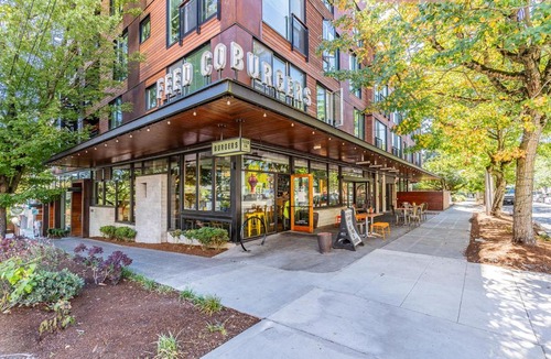 Mann Apartment | Seattle Modern and Stylish Penthouse Apartment (Wifi, Pet Friendly, Rooftop)