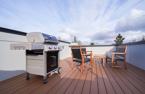 Mann House | Seattle Modern Townhouse + Rooftop, near Stadiums