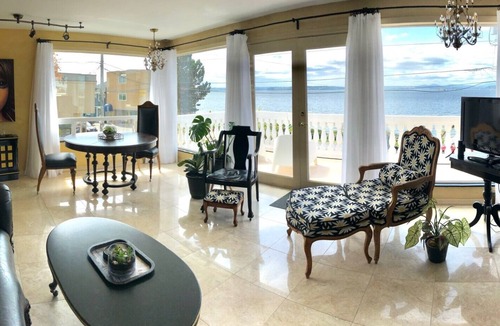 Alki Villa | Seattle Ocean View Luxury Beach Penthouse! Free breakfast, parking, AC/WiFi