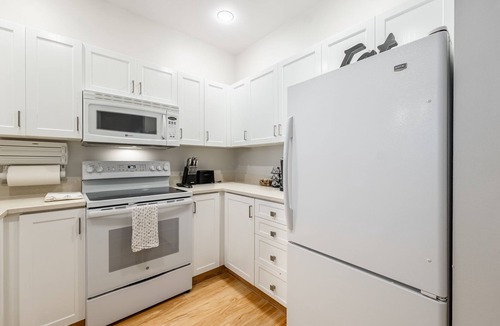 Belltown Condo | Seattle's Mid-Century Belltown Penthouse w/Parking spot