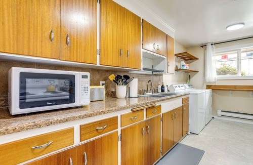 Ballard Apartment | Seattle Scandi-boho Gem: Walk to Waterfront!