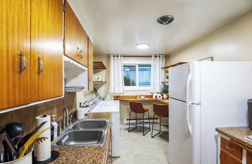 Old Ballard Condo | Seattle Scandi-Boho Gem: Walk to Waterfront!