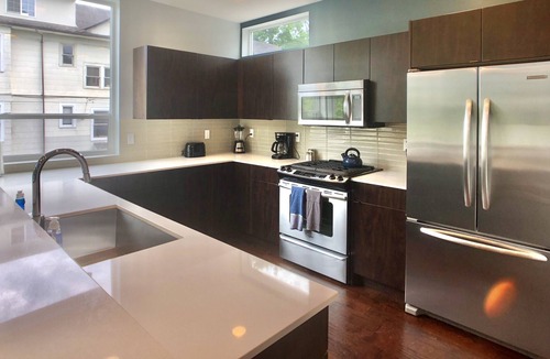 Wallingford House | Seattle Vacation Home: 3 master bedrooms in Wallingford with amazing roof deck!