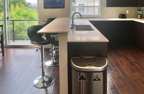 Wallingford House | Seattle Vacation Home: 3 master bedrooms in Wallingford with amazing roof deck!
