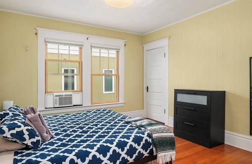 West Queen Anne House | Seattle Vacation Home: New Queen Anne - Great Location | Spacious Master Suite! | 5 Star Hospitality