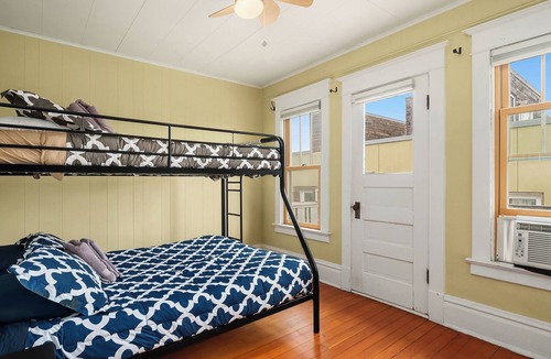 West Queen Anne House | Seattle Vacation Home: New Queen Anne - Great Location | Spacious Master Suite! | 5 Star Hospitality