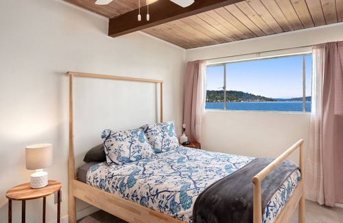 Seattle Metro Area House | Seattle Vacation Home: Rainier waterfront home - Great Location | Amazing Views! | 5* Hospitality