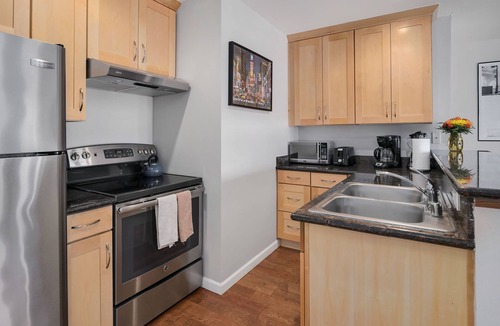 Mann Apartment | Seattle Vacation Home: Thomas Lodge "New York" - Bright & Comfy 2 Bed/2 Bath