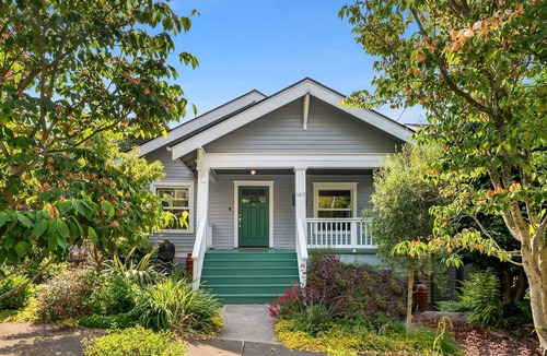 Madrona House | Seattle Vacation Home: The Campus; 8 bedrooms - sleeps up to 23!