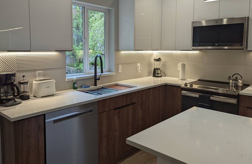 High Point House | Seattle Vacation Home: The Newsroom - West Seattle 4 bedroom home