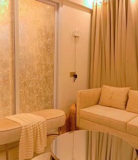 Clifton Apartment | SeaView 2BR with parking, Walk to Dolmen Mall & Park