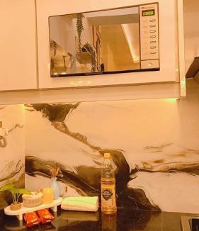 Clifton Apartment | SeaView 2BR with parking, Walk to Dolmen Mall & Park