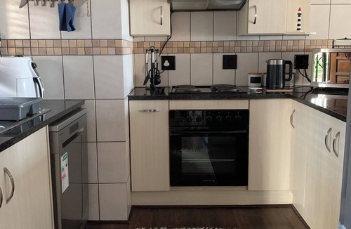 Doonside Condo | Seaview, 6 sleeper, secure complex with amenities, direct beach access and WiFi