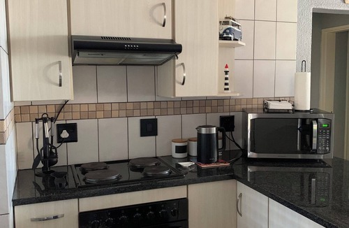 Doonside Condo | Seaview, 6 sleeper, secure complex with amenities, direct beach access and WiFi