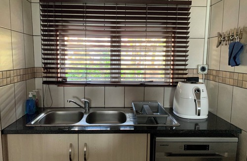 Doonside Condo | Seaview, 6 sleeper, secure complex with amenities, direct beach access and WiFi