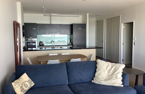Ahuriri Apartment | Seaview Apartment-2B/@2B on Top story within the West Quay apartments