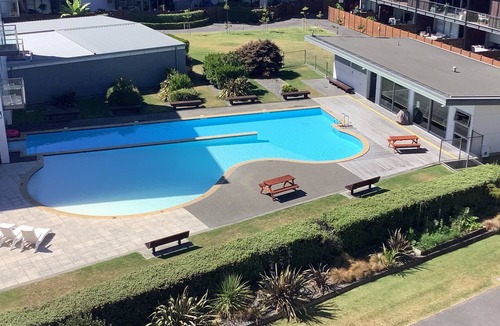Ahuriri Apartment | Seaview Apartment-2B/@2B on Top story within the West Quay apartments