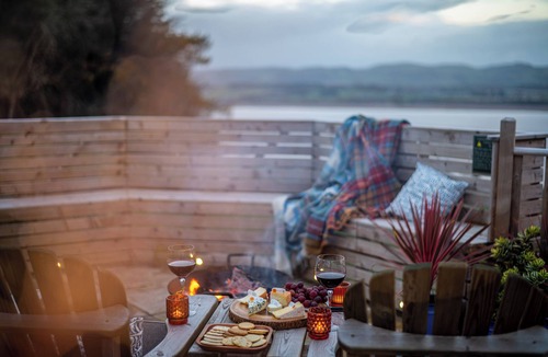 Cupar Cabin | Seaview Cabin Sleeps 2 -hot Tub - Parking
