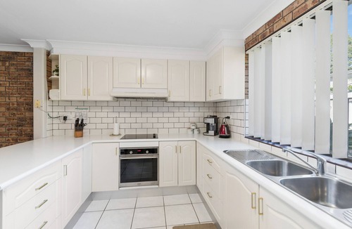 Barrack Heights House | Seaview Escape Beach Family Getaway with Games