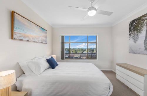 Barrack Heights House | Seaview Escape - Beach Family Getaway with Games