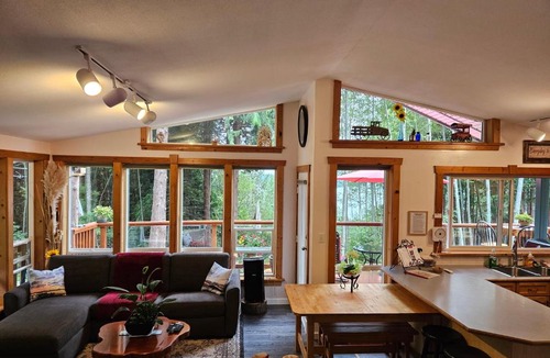 West Sechelt House | SeaView Getaway Luxury Cottage Rental, minutes from Wakefield Beach or downtown Sechelt