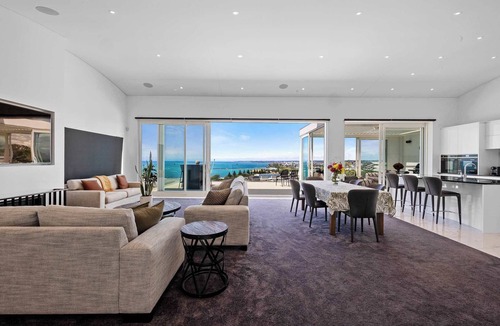New Plymouth House | Seaview on Findlay - A breathtaking Coastal Sanctuary