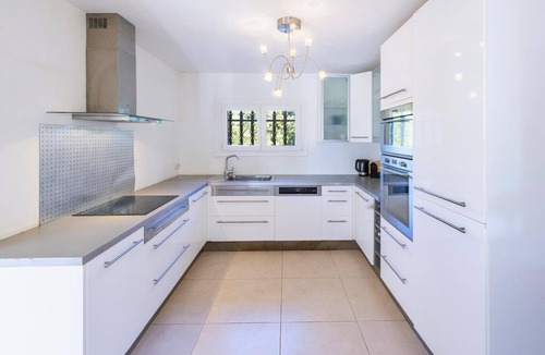 Le Dramont Villa | Seaview Villa with Heated Pool & Balneotherapy - 10' walk to beach -5 BR- Air Co