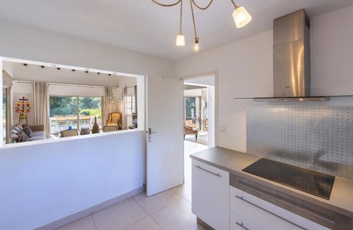 Le Dramont Villa | Seaview Villa with Heated Pool & Balneotherapy - 10' walk to beach -5 BR- Air Co