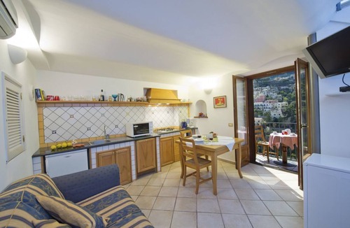 Arienzo Apartment | Sebastien Balcony central Positano