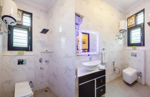 Udyog Vihar Apartment | sec 21 collection