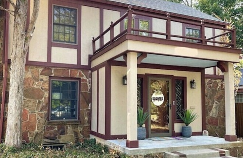 Norman House | SEC Playoffs! Charming, spacious 4Bed 3bath; 5 min walk to OU, STADIUM VIEW!