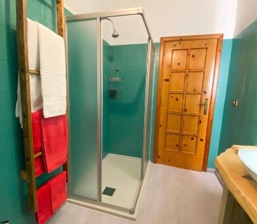 San Martino Bassa House | SecHome Stanza in villa privata con giardino