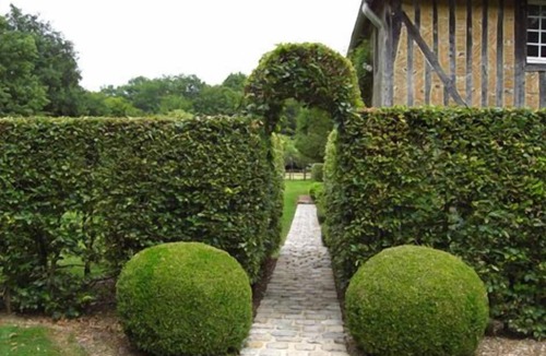 Les Jonquerets-de-Livet House | Secluded 15th Cent. Manor House with a large pool in a landscaped setting