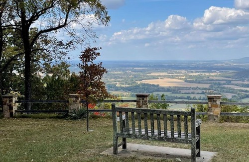 Saint Andrews House | Secluded 2 Bedroom Retreat w/great family room on Sewanee Campus