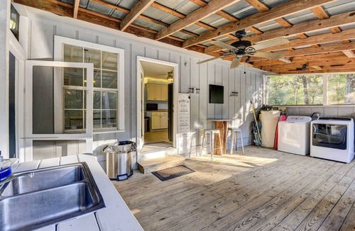 Crestview Cottage | Secluded 2-home Getaway on < 13 Forest Acres!