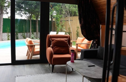 Sapanca House | Secluded 2Bedroom Bungalow in Welcoming Sapanca:Heated Private Pool+Large Garden