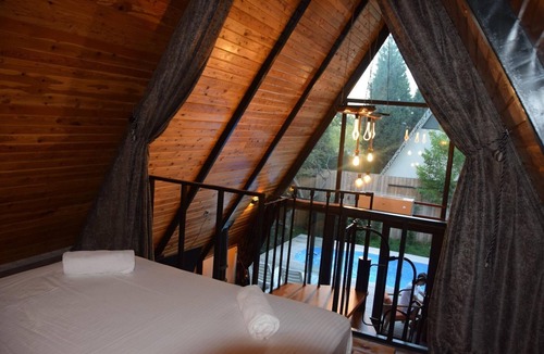 Sapanca House | Secluded 2Bedroom Bungalow in Welcoming Sapanca:Heated Private Pool+Large Garden