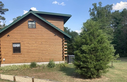 Norfork House | Secluded 2k sq ft Log Home on 5-acre, 5 min to world-class trout waters and lake