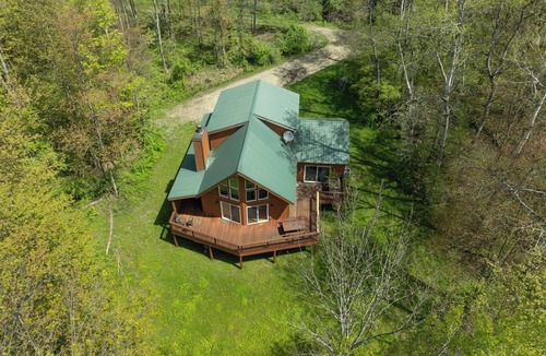 Salamanca Cabin | Secluded 3BR Cabin | Deck, Fire Pit, Fireplace