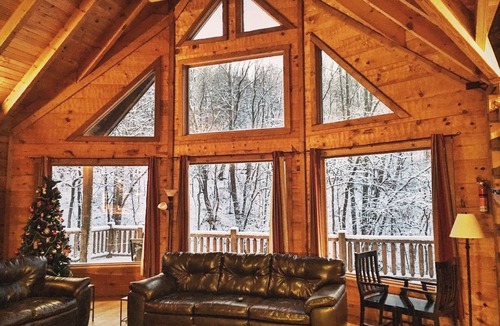Metamora Cabin | Secluded 4 bed 4 bath Cabin with Fire Pit, Hot Tub, and relaxing surroundings!