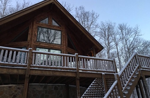 Metamora Cabin | Secluded 4 bed 4 bath Cabin with Fire Pit, Hot Tub, and relaxing surroundings!