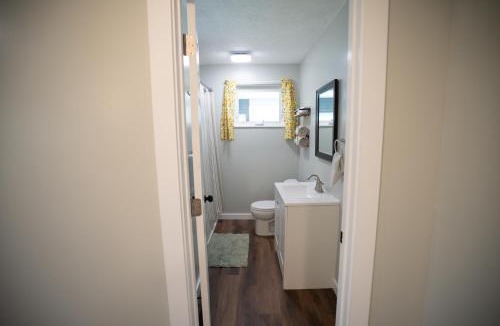 Ellsworth House | Secluded 5BR Retreat with Hot Tub, Sleeps 10