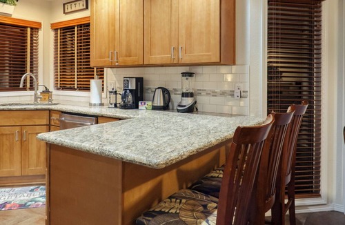 West Portland Park House | Secluded 7 Bedroom Home for Corporate Groups and Family Reunions -KING BED