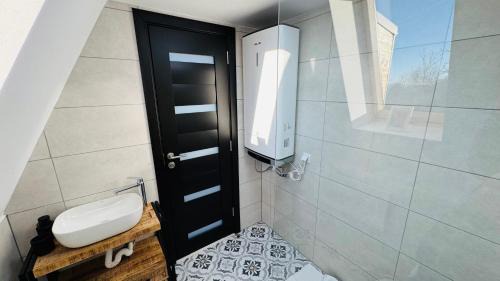 Valea Mare-Pravat House | Secluded A-Frame Cabin with Private Hot Tub & Views - IezerVenture