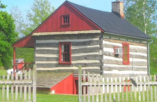 Robesonia Cabin | Secluded and Rustic Cabin with a Private Deck near Reading, Pennsylvania
