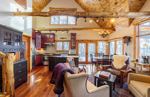 Michigan Hill Cabin | Secluded Aspen Treehouse with Incredible Views