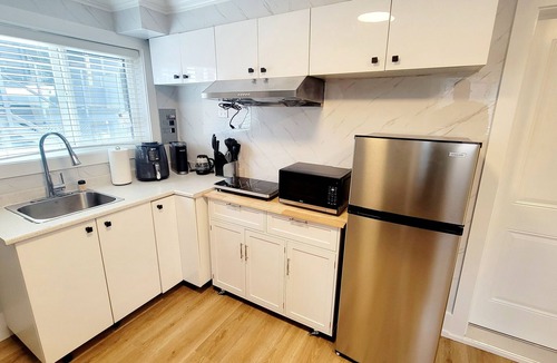 Fraserview Apartment | Secluded Bachelor Suite